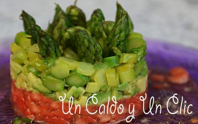 Tartar de espárragos trigueros, aguacate y tomate