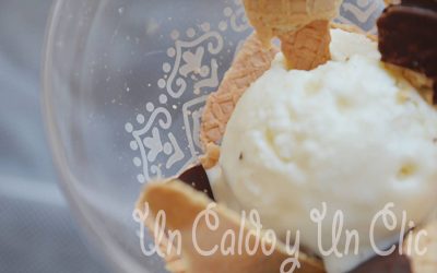 Helado de yogurt y chocolate blanco
