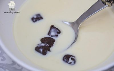 Sopa fría de chocolate blanco