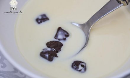 Sopa fría de chocolate blanco