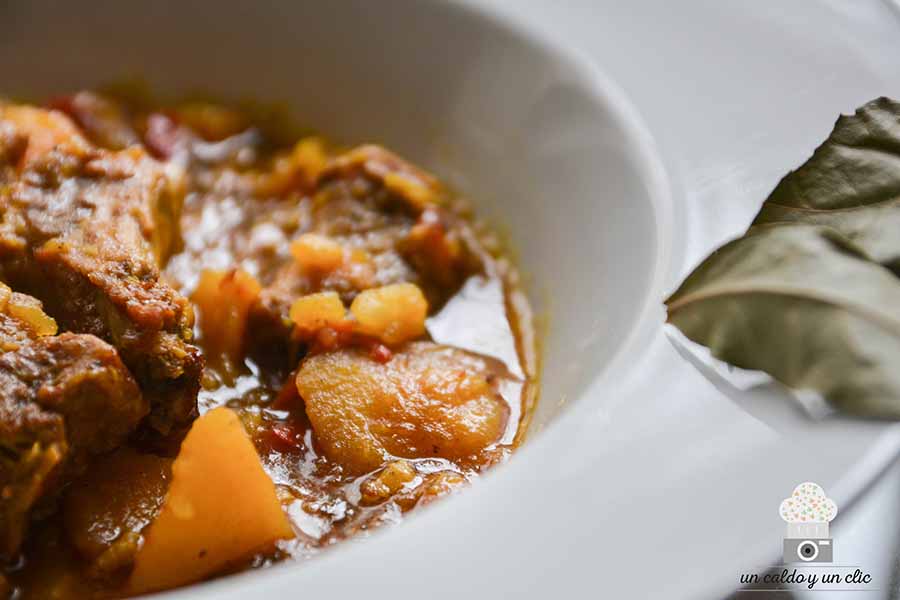 Patatas y costilla